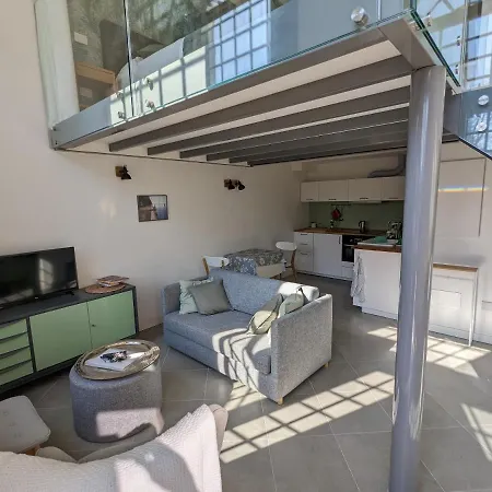 Mini Loft Lido With Own Sunny & Private Garden Apartment *